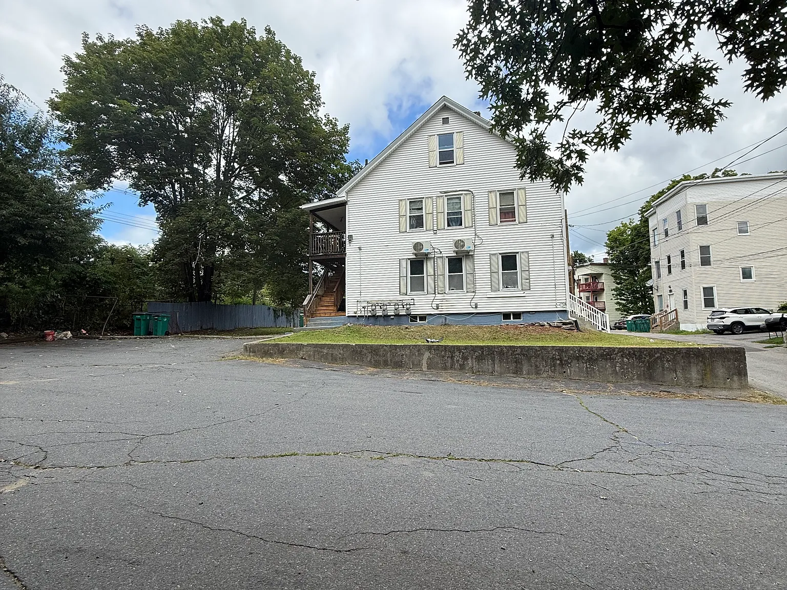 3 bed, 1200 sqft, $2,200 — Photo 3