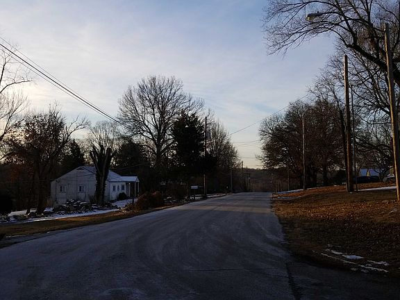 5th image of 7231 Sycamore Ave
