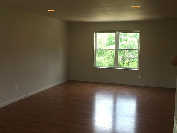 4th image of 6860 Lexington Dr