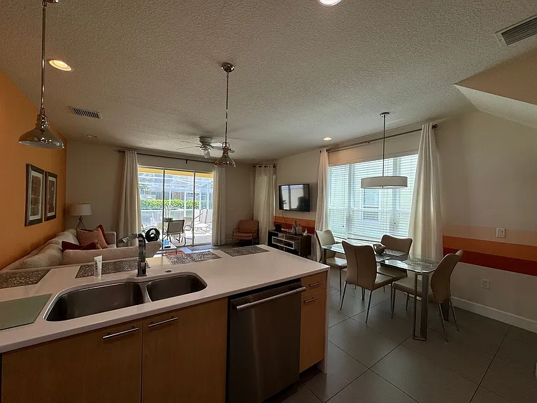 1641 Retreat Cir — Photo 7