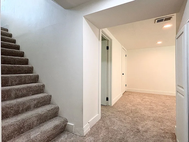 2179 E 2700 S — Photo 14