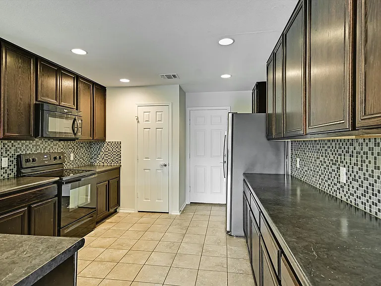 6516 Alum Rock Cv — Photo 8
