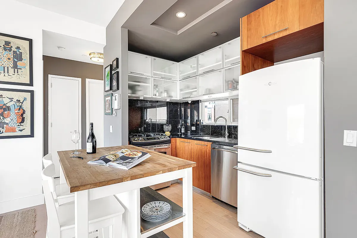Building Photo - 297 Driggs Ave #9A