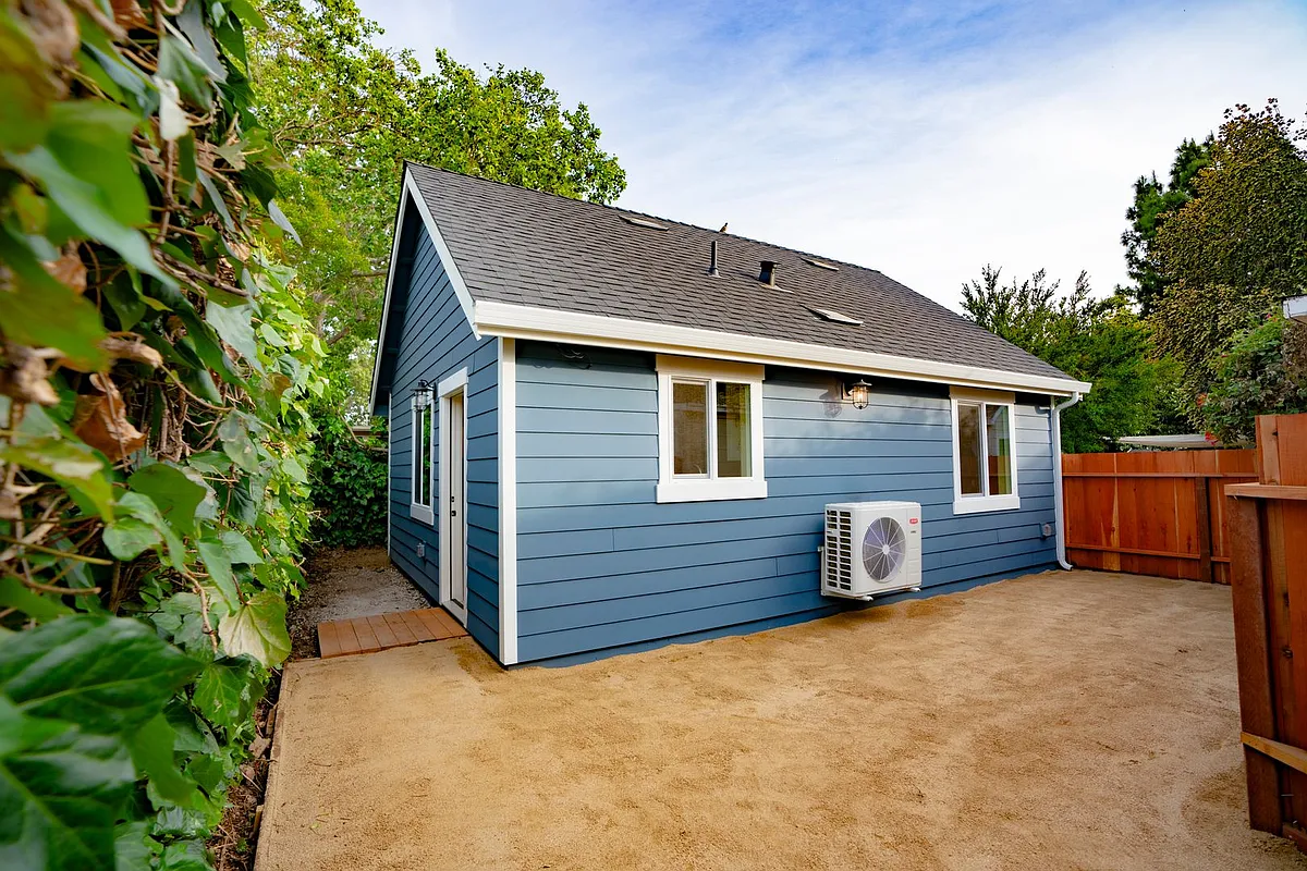 Building Photo - 1118 Lincoln Ct #2