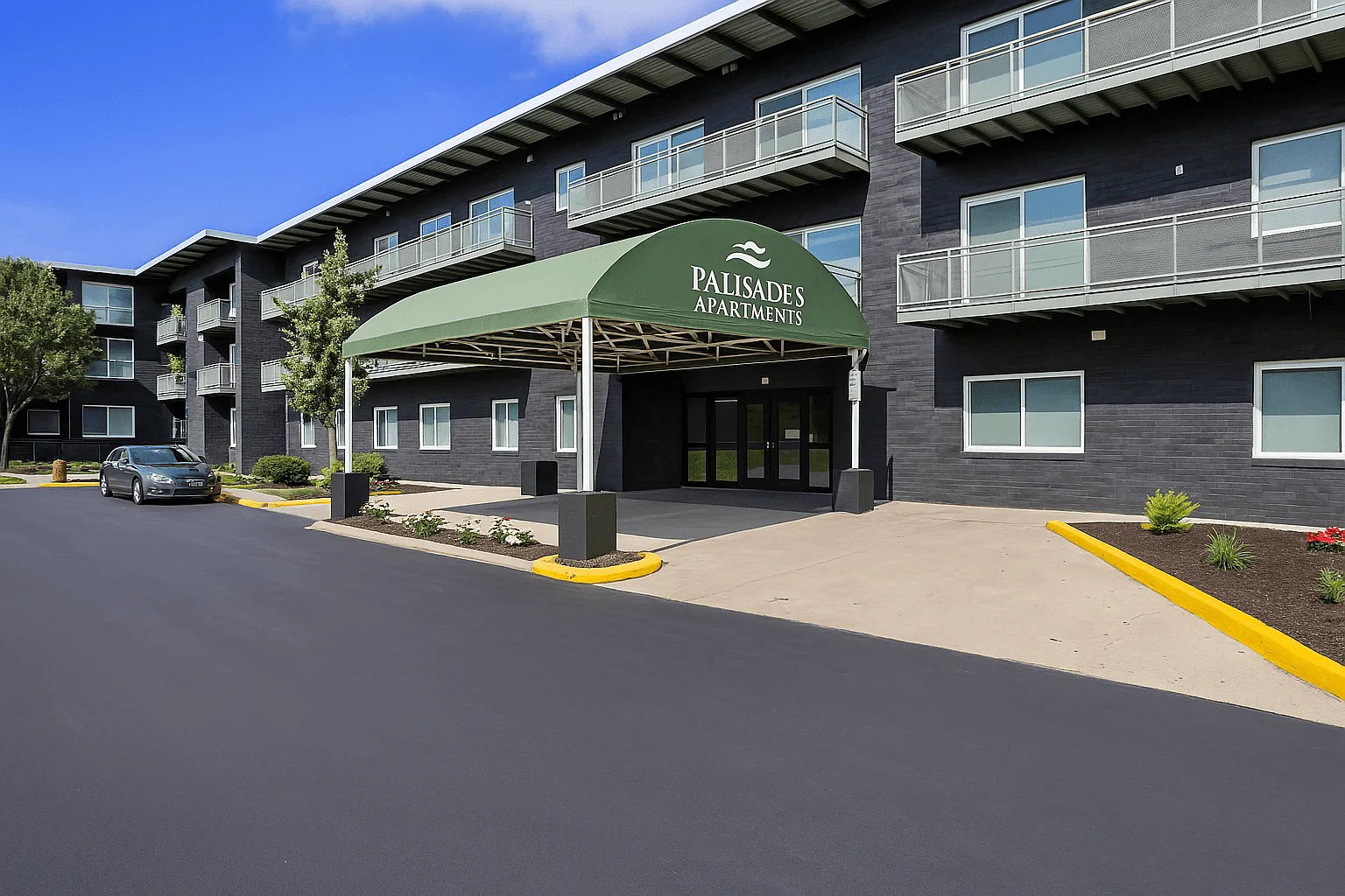 Palisades Apartments — Photo 1