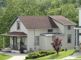 55 Hill St, Dubuque, IA 52001