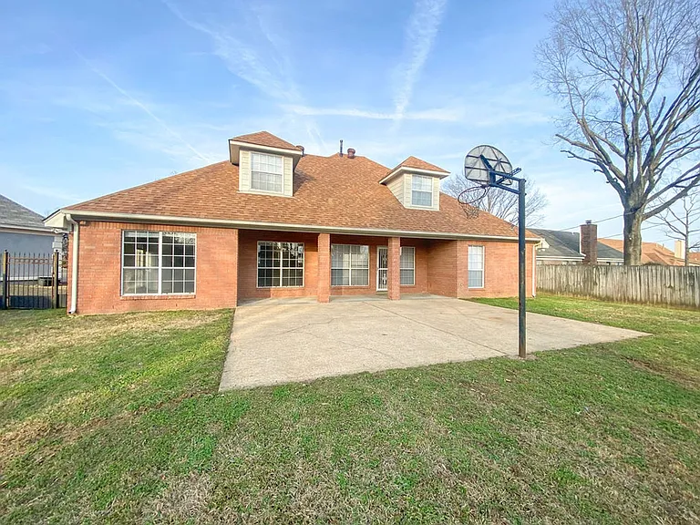 5561 Patsy Cir W — Photo 16