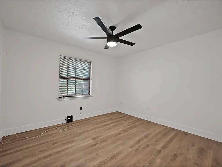 4021 San Mateo Dr — Photo 22