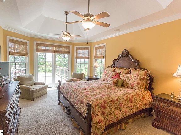 5th image of 19 Mountain Oak Ln