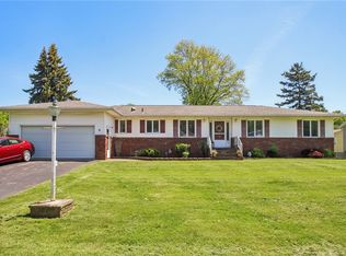 8 Shawnee Dr, Rochester, NY 14624