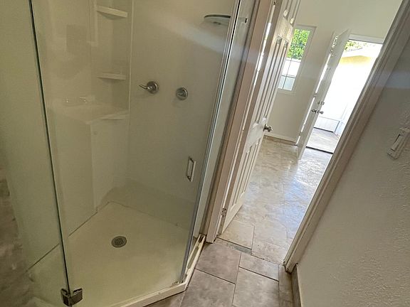 5th image of 714 1/2 S Vicentia Ave