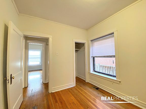 4th image of 821 W Waveland Ave #S1