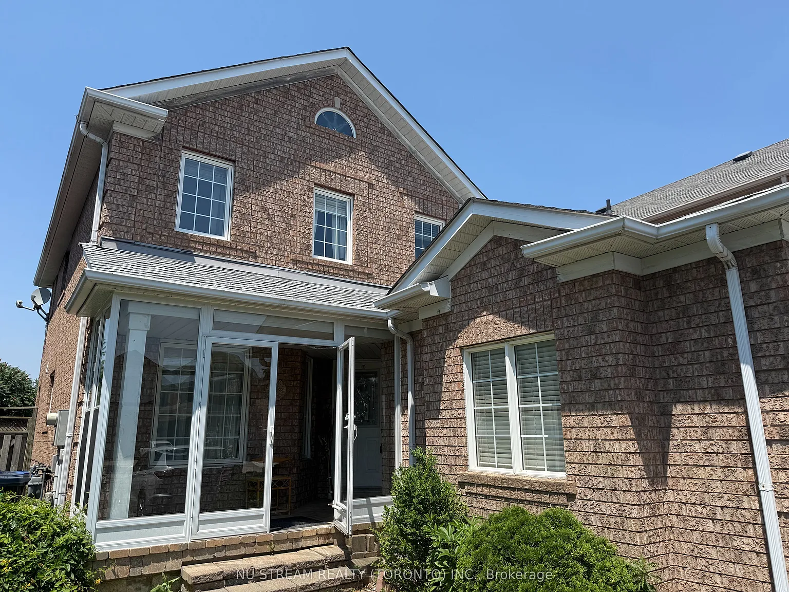 3 bed, $2,900 — Photo 2