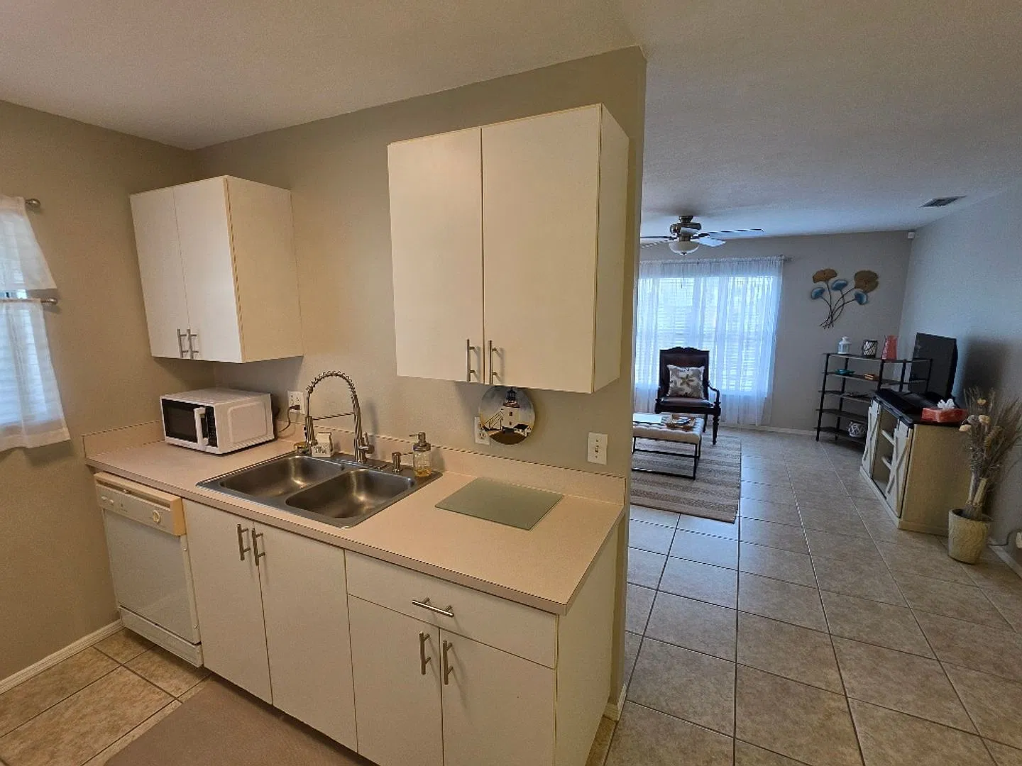 Charming Fully Furnished 2-Bedroom, 2-Bath Condo in Kiawah Bay — Photo 4