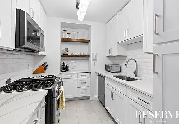 4th image of 201 E 77th St APT 15C