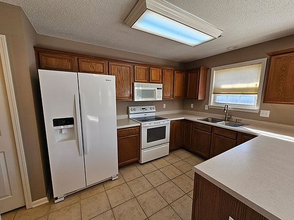 3rd image of 800 Ames Dr