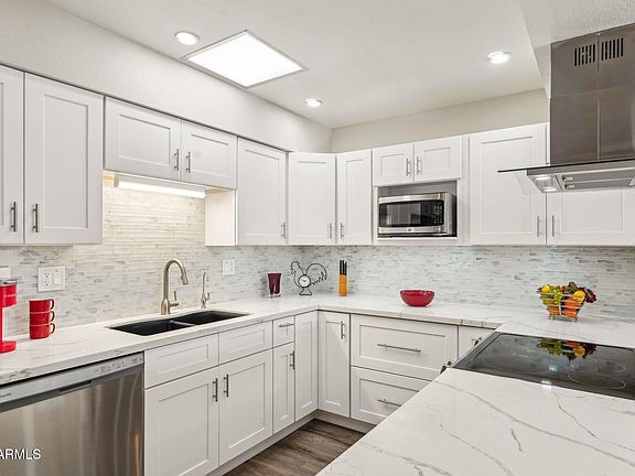 3rd image of 9926 W LANCASTER Drive