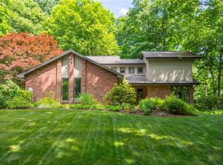 202 Downing Dr, Coraopolis, PA 15108