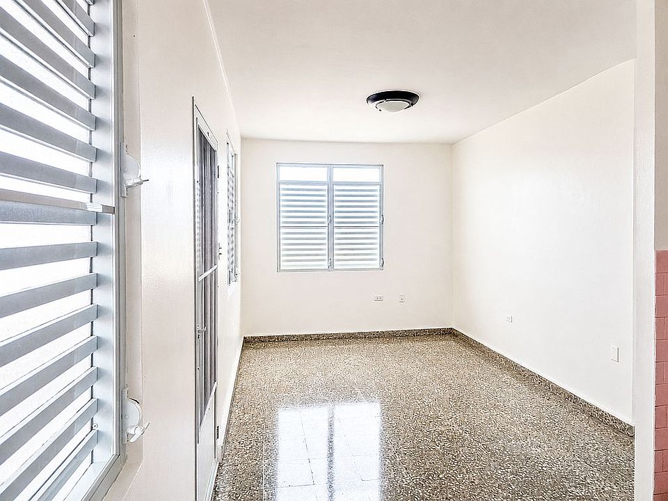 2nd image of 3051 La Fuente