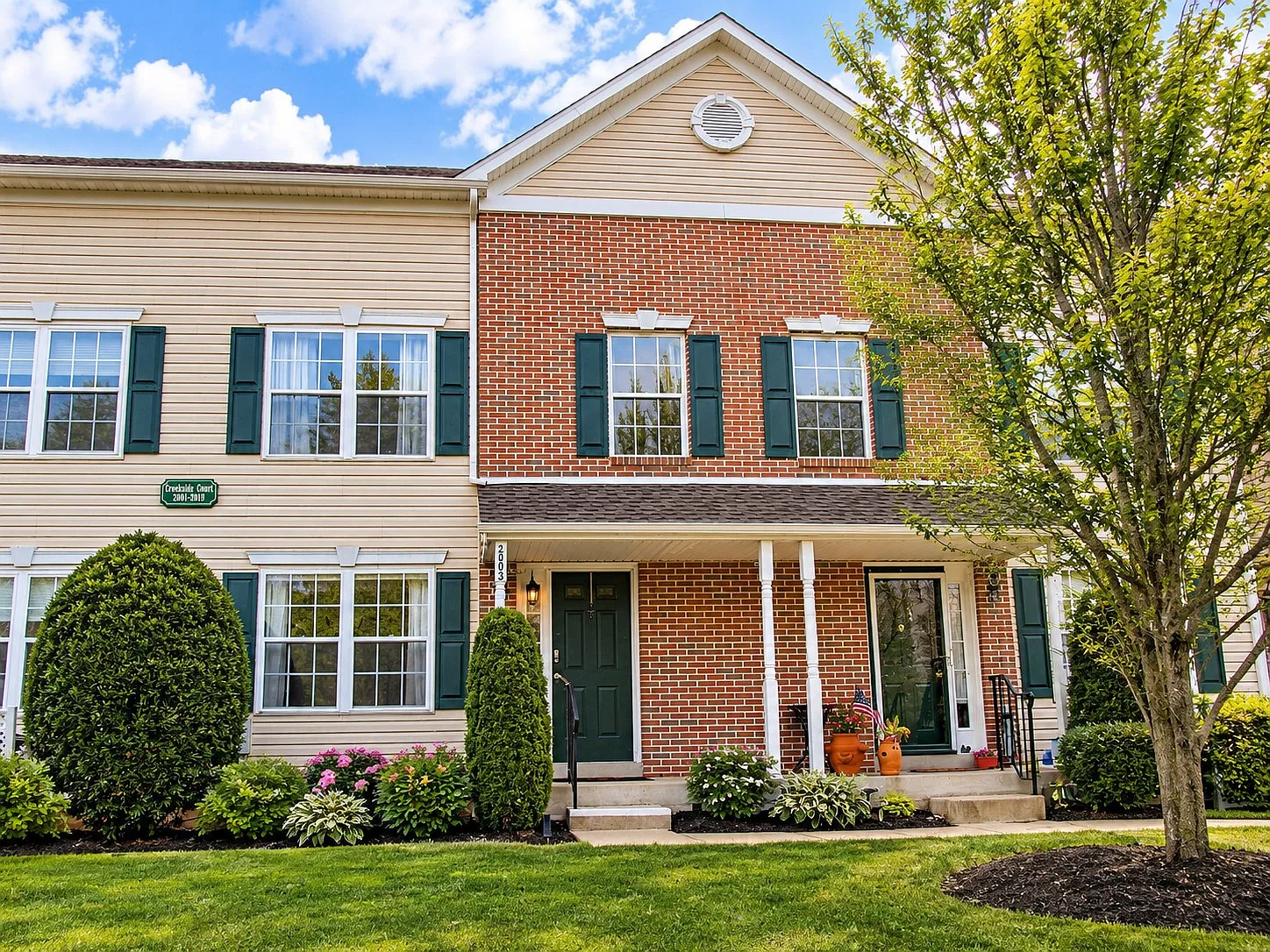 2 bed, 1.5 bath, 1120 sqft, $2,400 — Photo 1