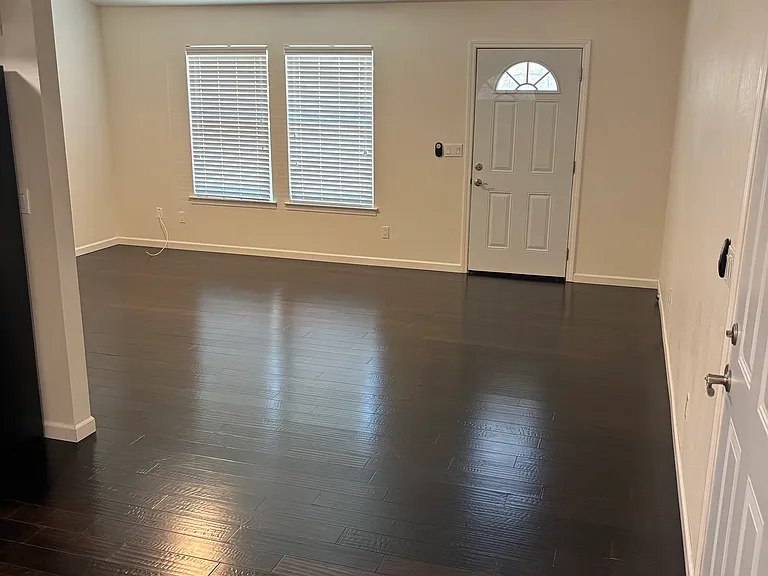 9710 Kent St — Photo 7