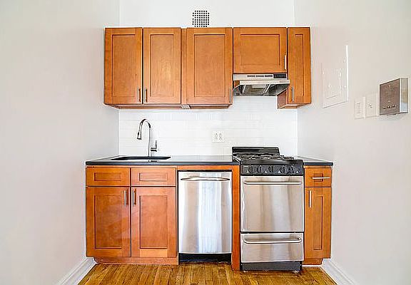 2nd image of 11 Abingdon Sq APT 3F