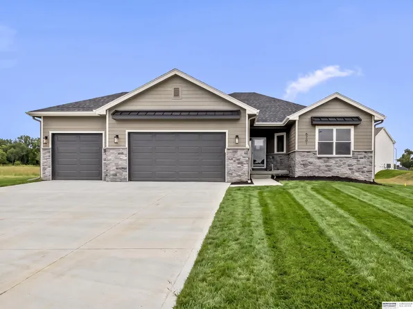 6201 N 207th St, Elkhorn, NE 68022