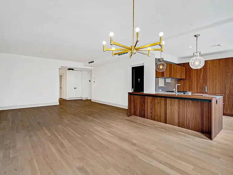 414 W Broadway #4S — Photo 2