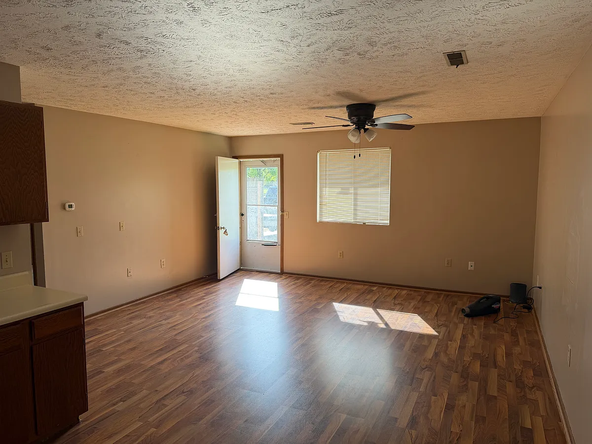 Building Photo - 604 N Spruce St #604