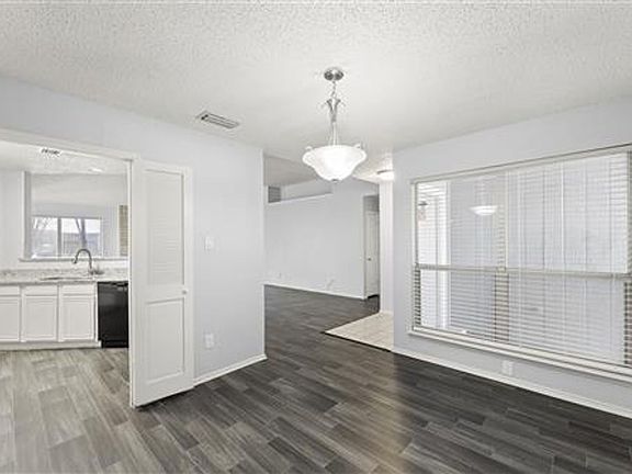 4th image of 2753 White Oak Dr