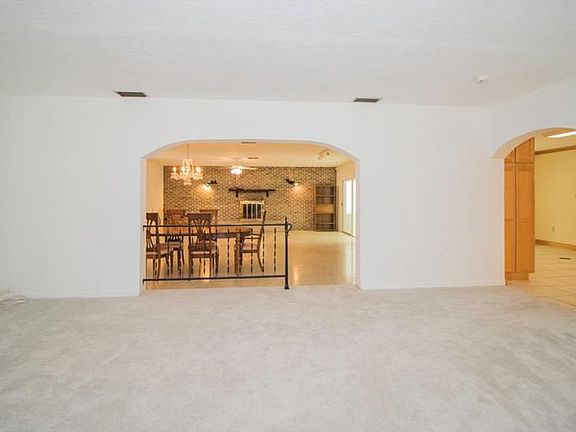 5th image of 242 N Washington Ave