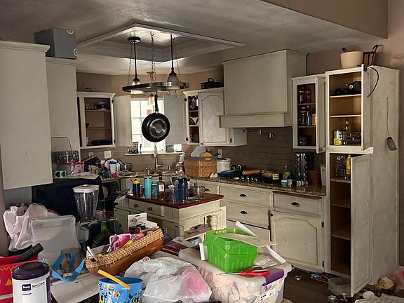 5th image of 833 Burlingame Ave