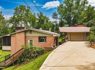 1047 Lakewood Cir, Washington, WV 26181