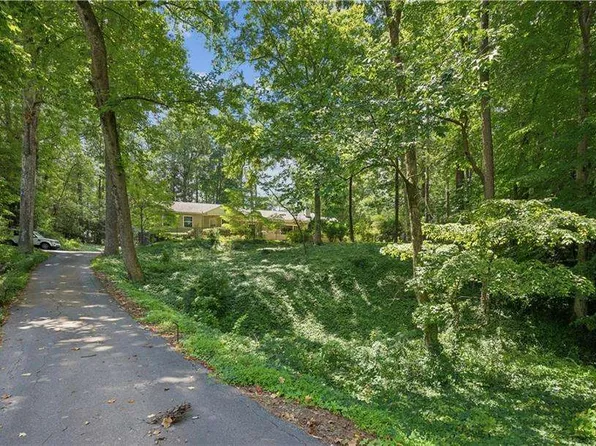 3952 Club Dr NE, Atlanta, GA 30319