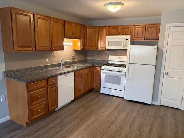 3 Cassidy Ln APT 3, Medway, MA 02053