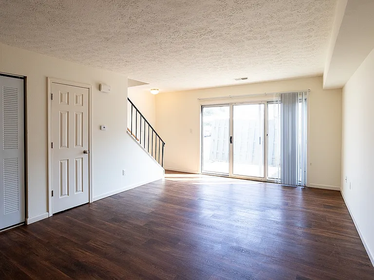 Burberry Place Apartments — Photo 5
