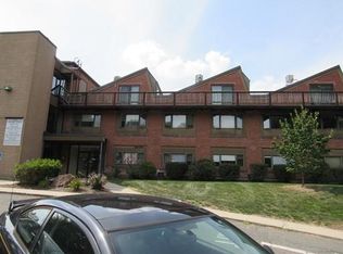 267 Locust St APT 1G, Northampton, MA 01062