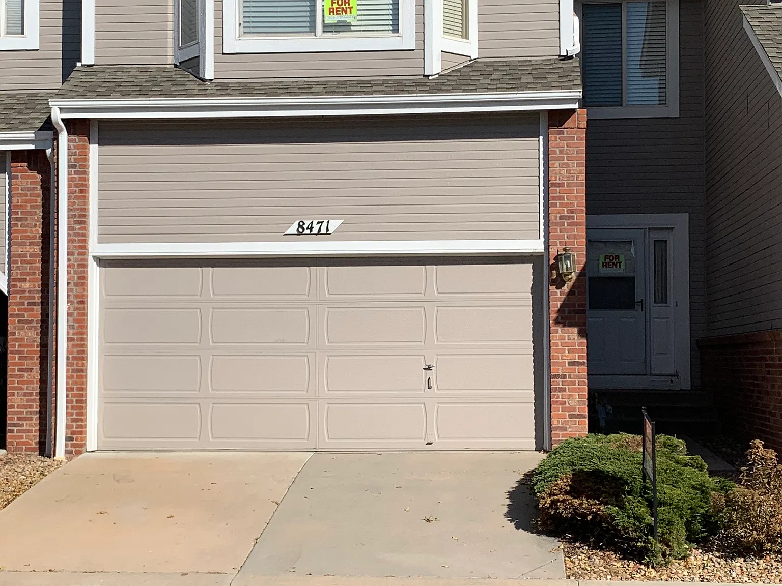 2 bed, 2.5 bath, 2261 sqft, $2,300 — Photo 1
