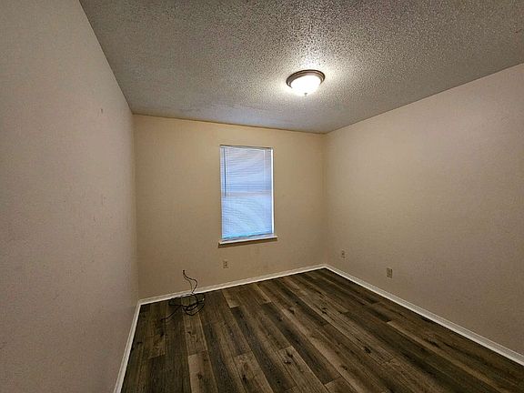 4th image of 410 Deborah Ln #A