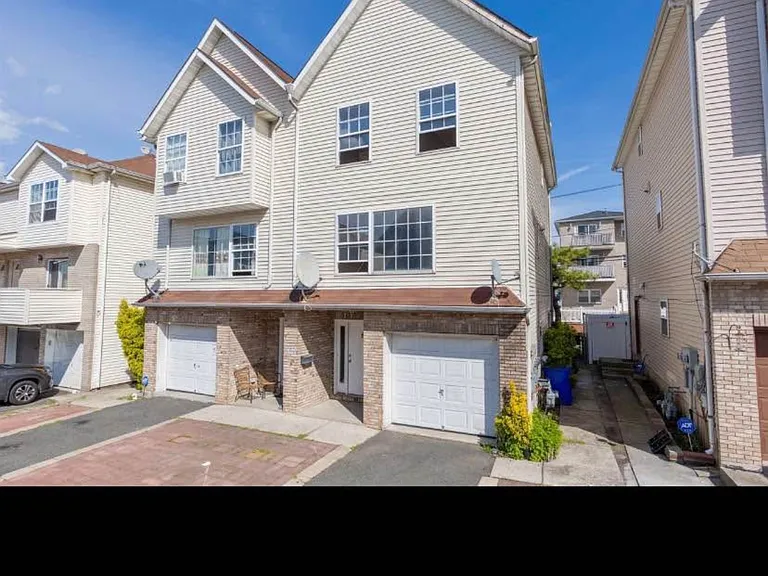 Dane Ct — Photo 1