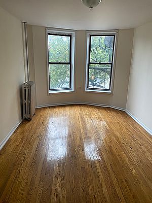 3rd image of 477 Park Pl APT 3R