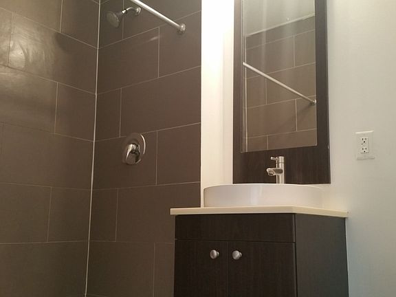3rd image of 286 Stanhope St APT 1