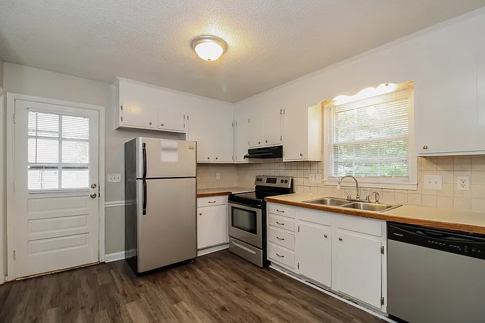3 bed, 1.0 bath, 1275 sqft, $1,645 — Photo 4