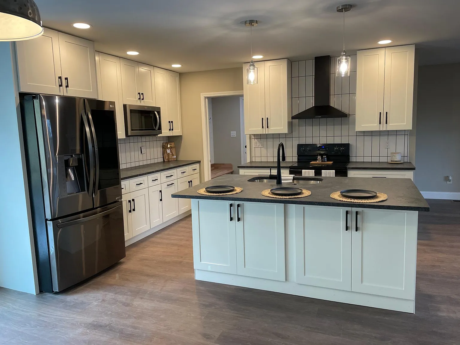 3 bed, 2.5 bath, 1600 sqft, $2,345 — Photo 4