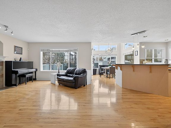 5th image of 1119 Rutherford Close SW