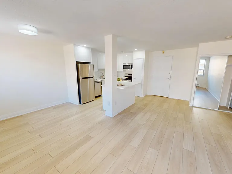 455 Maple Ave — Photo 7
