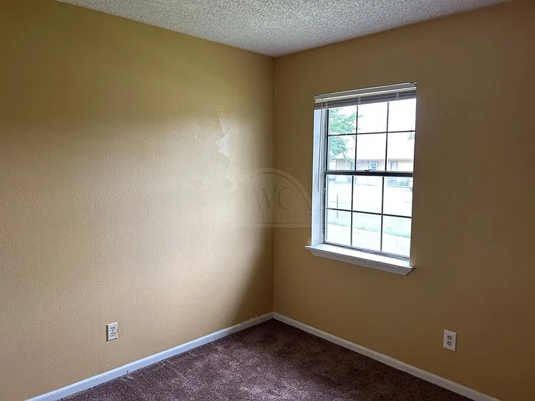 820 Michelle Dr — Photo 26