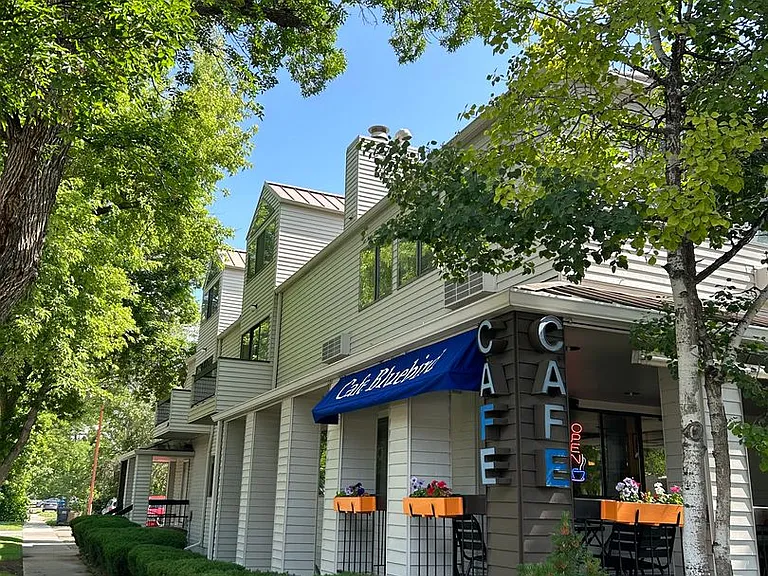 524 W Laurel St — Photo 2
