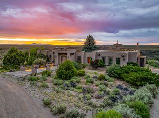 89 Riverbend Rd, Ranchos De Taos, NM 87557