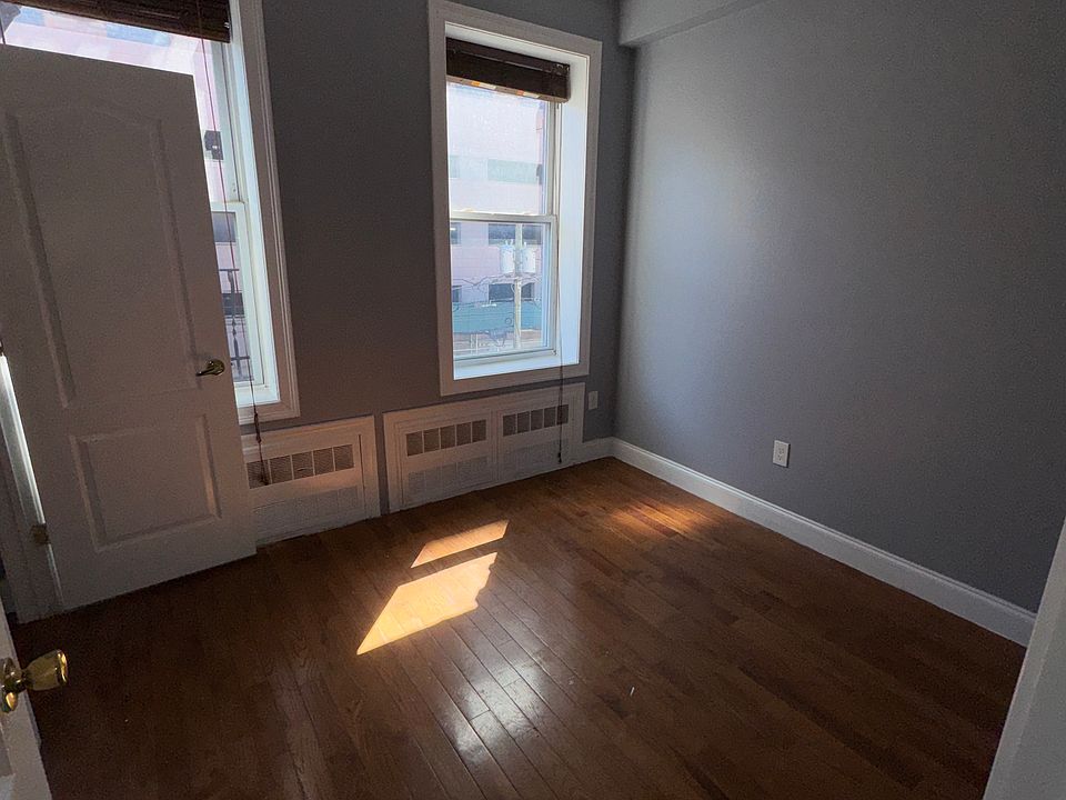 1st image of 808 22nd St APT 2C
